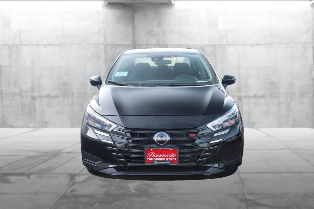 Nissan Versa Vehicle Image 04