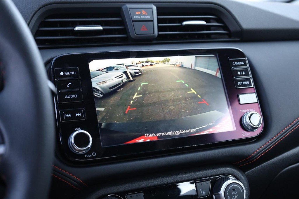 Nissan Versa Vehicle Image 12