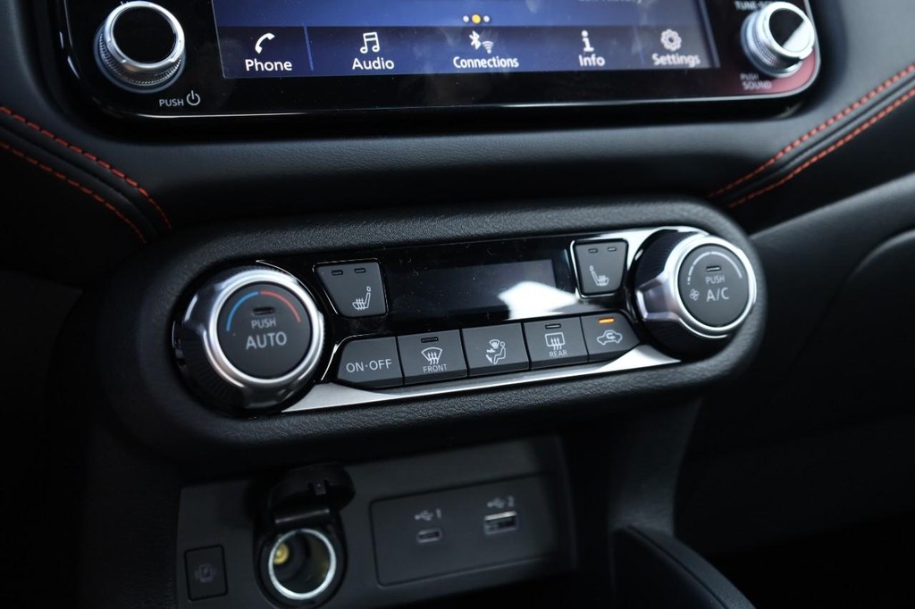 Nissan Versa Vehicle Image 13