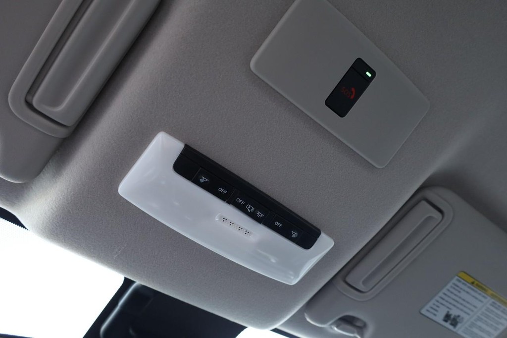 Nissan Versa Vehicle Image 16