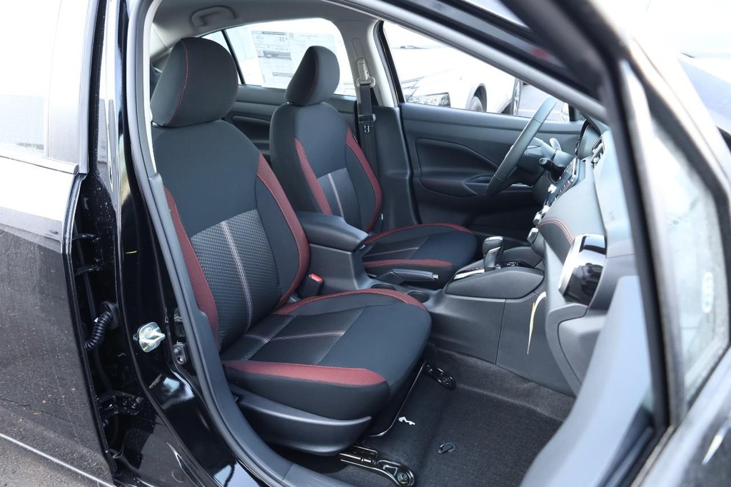 Nissan Versa Vehicle Image 23