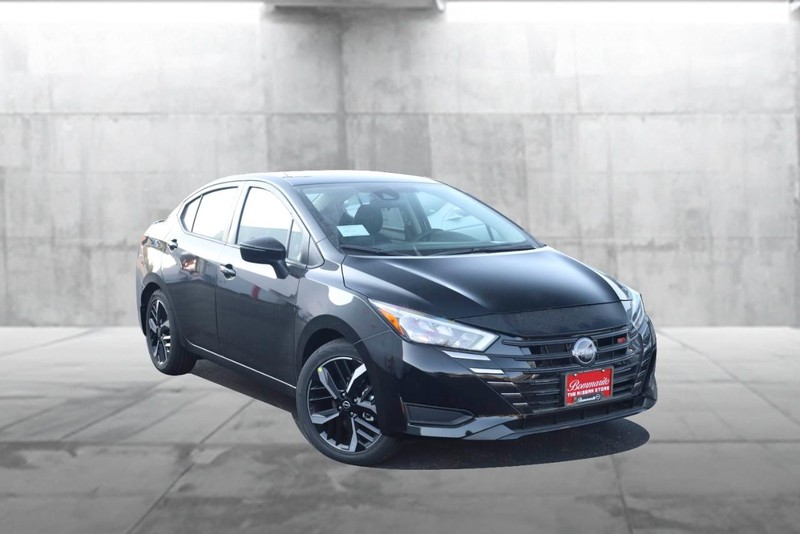 Nissan Versa Vehicle Image 02