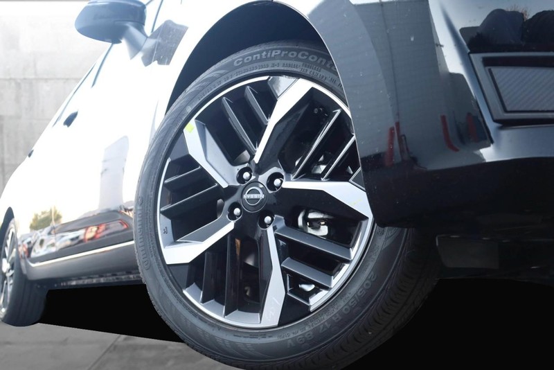 Nissan Versa Vehicle Image 03