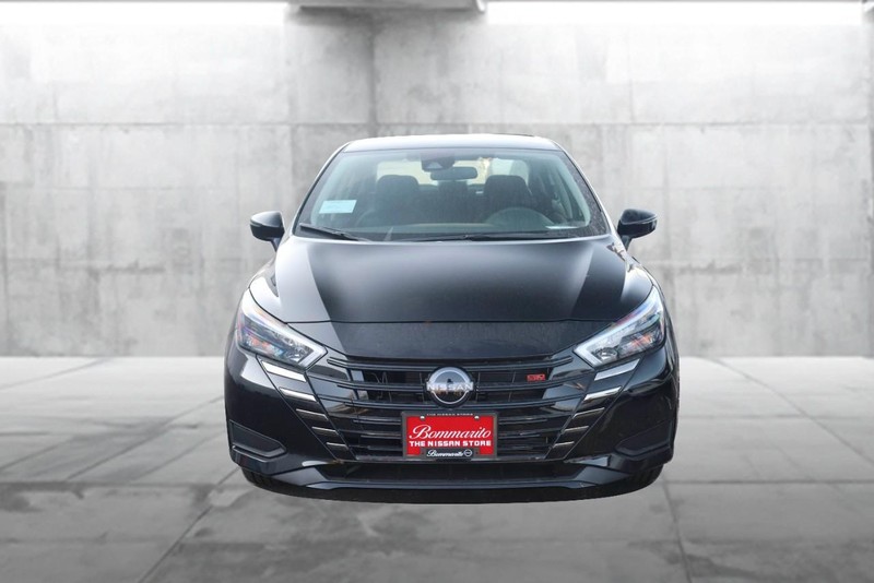 Nissan Versa Vehicle Image 04