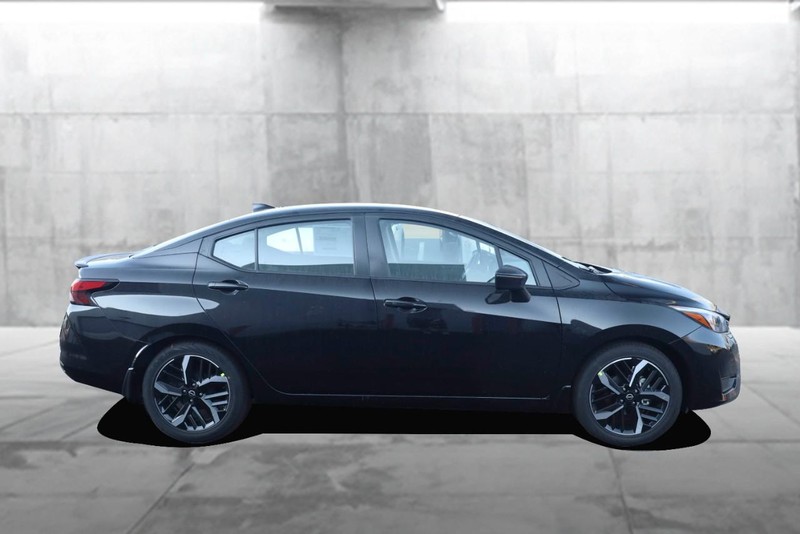 Nissan Versa Vehicle Image 05