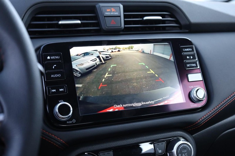 Nissan Versa Vehicle Image 12