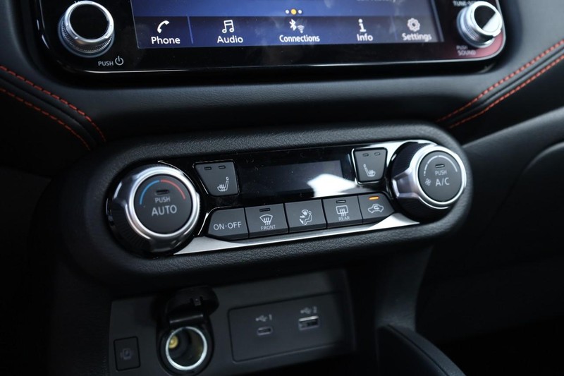 Nissan Versa Vehicle Image 13