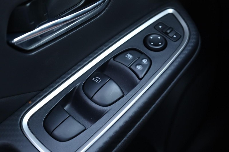 Nissan Versa Vehicle Image 17