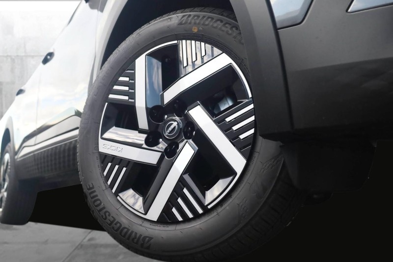 Nissan Kicks Vehicle Image 03