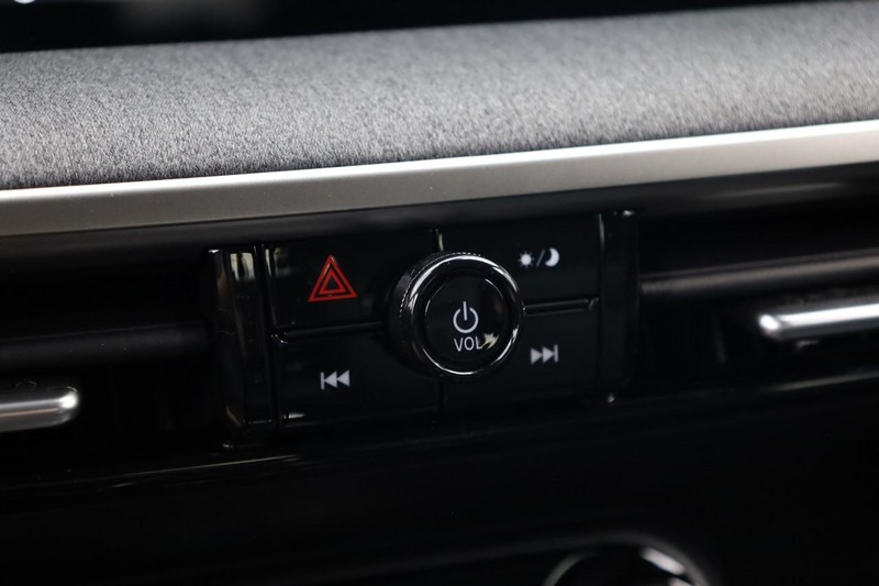 Nissan Kicks Vehicle Image 13