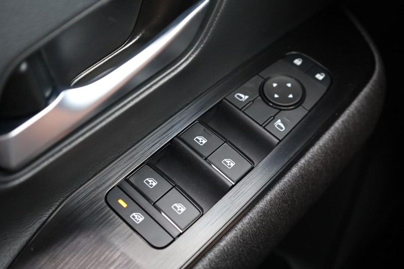 Nissan Kicks Vehicle Image 18