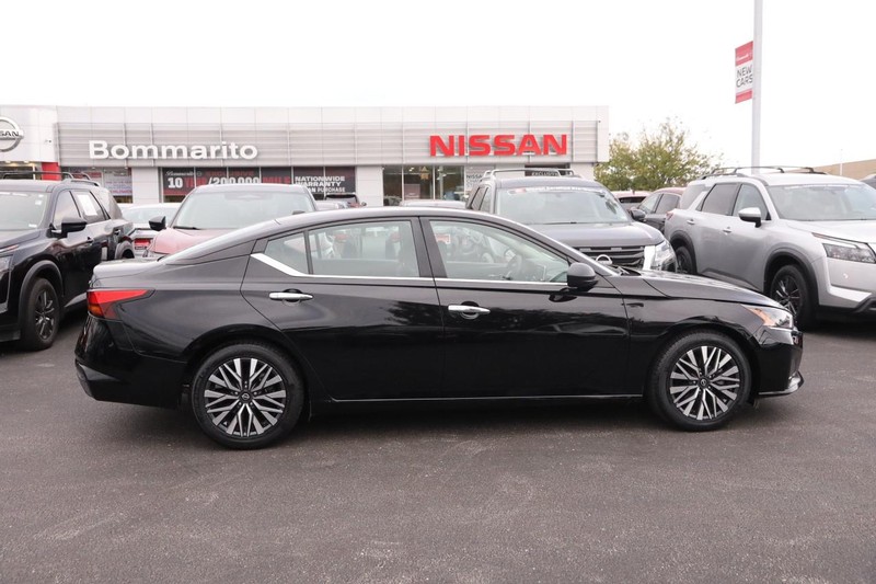 Nissan Altima Vehicle Image 05