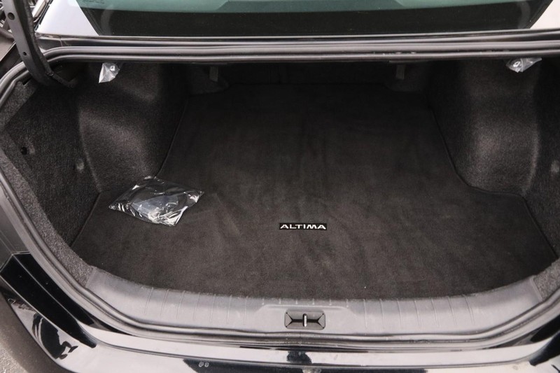 Nissan Altima Vehicle Image 07
