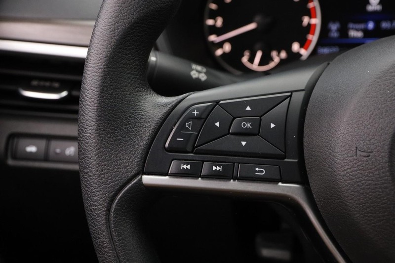 Nissan Altima Vehicle Image 11