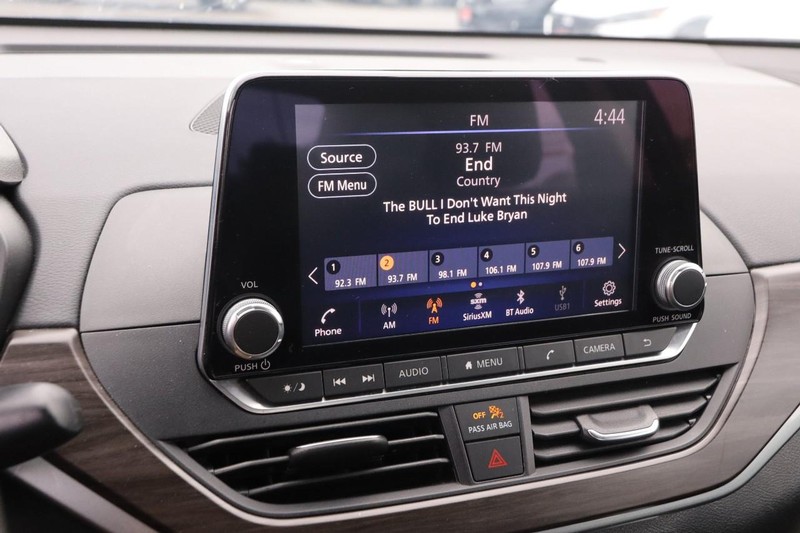 Nissan Altima Vehicle Image 14