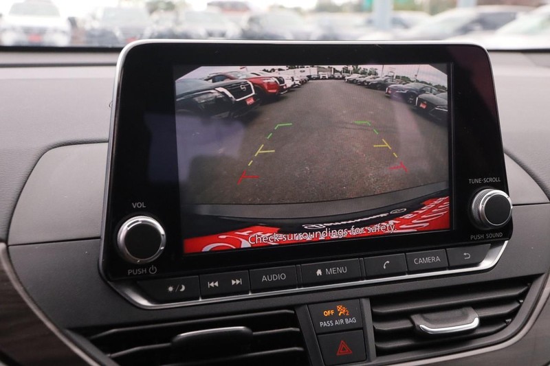 Nissan Altima Vehicle Image 15
