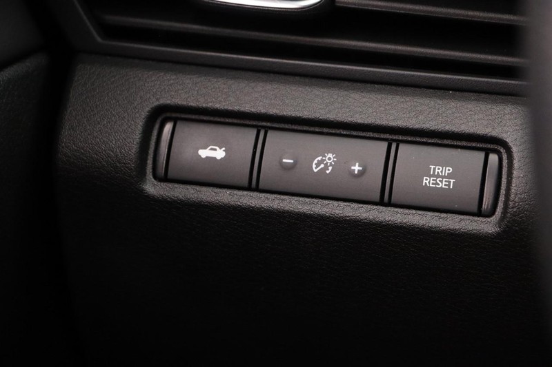 Nissan Altima Vehicle Image 18