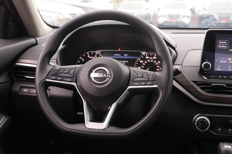Nissan Altima Vehicle Image 21