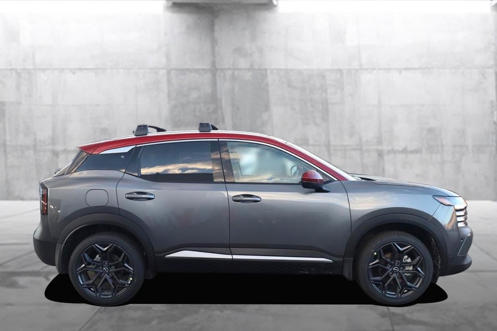 Nissan Kicks Vehicle Full-screen Gallery Image 5