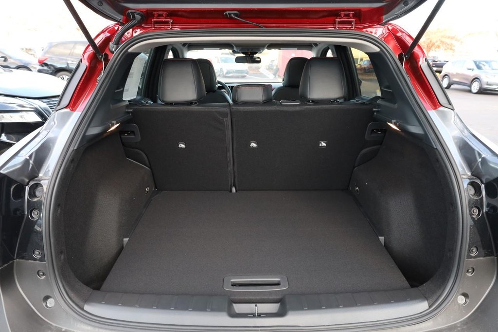 Nissan Kicks Vehicle Full-screen Gallery Image 7