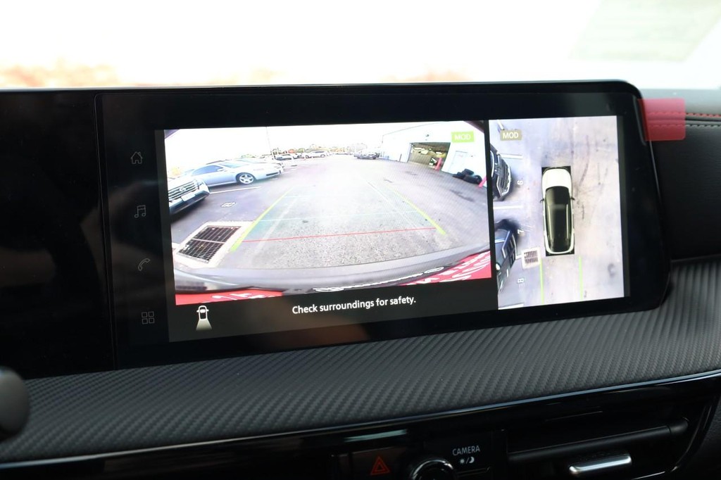 Nissan Kicks Vehicle Full-screen Gallery Image 14