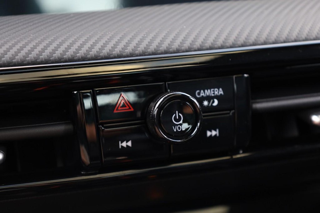 Nissan Kicks Vehicle Full-screen Gallery Image 15