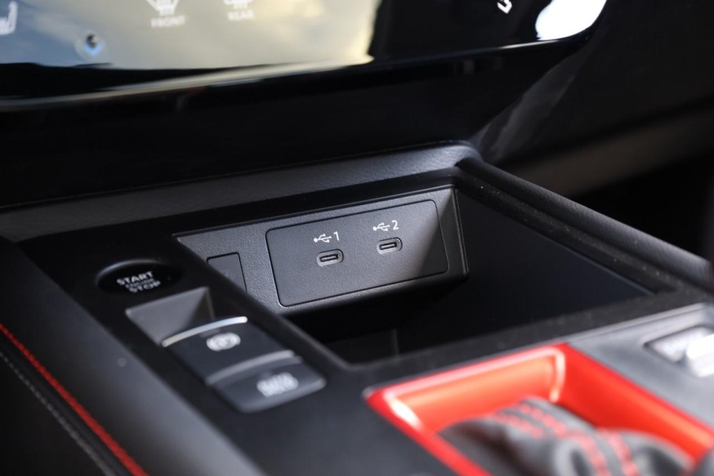 Nissan Kicks Vehicle Full-screen Gallery Image 17