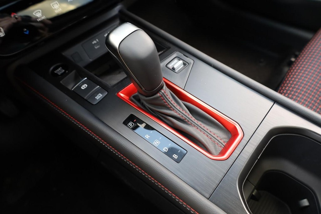 Nissan Kicks Vehicle Full-screen Gallery Image 18