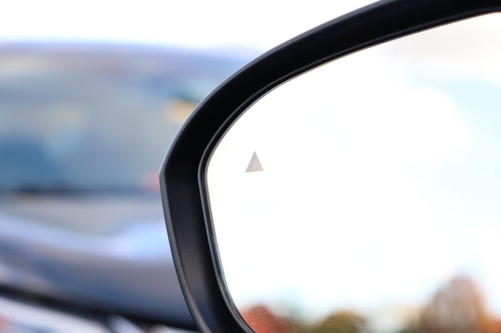 Nissan Kicks Vehicle Full-screen Gallery Image 22