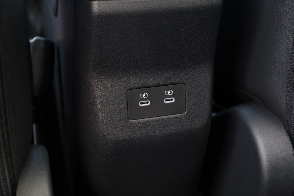 Nissan Kicks Vehicle Full-screen Gallery Image 24