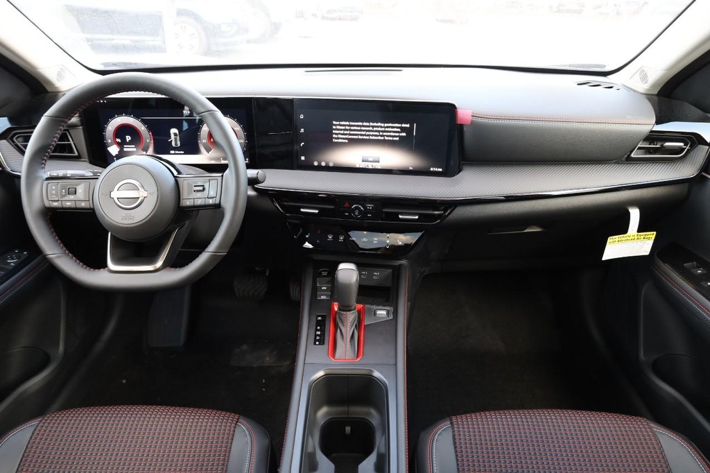 Nissan Kicks Vehicle Full-screen Gallery Image 25