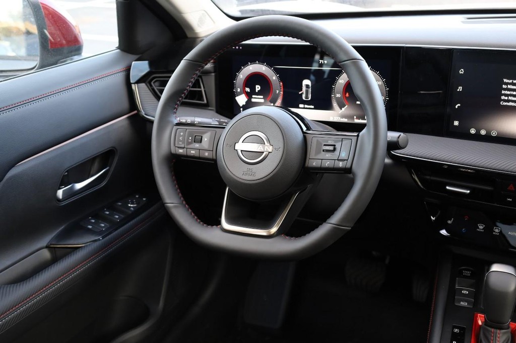 Nissan Kicks Vehicle Full-screen Gallery Image 26