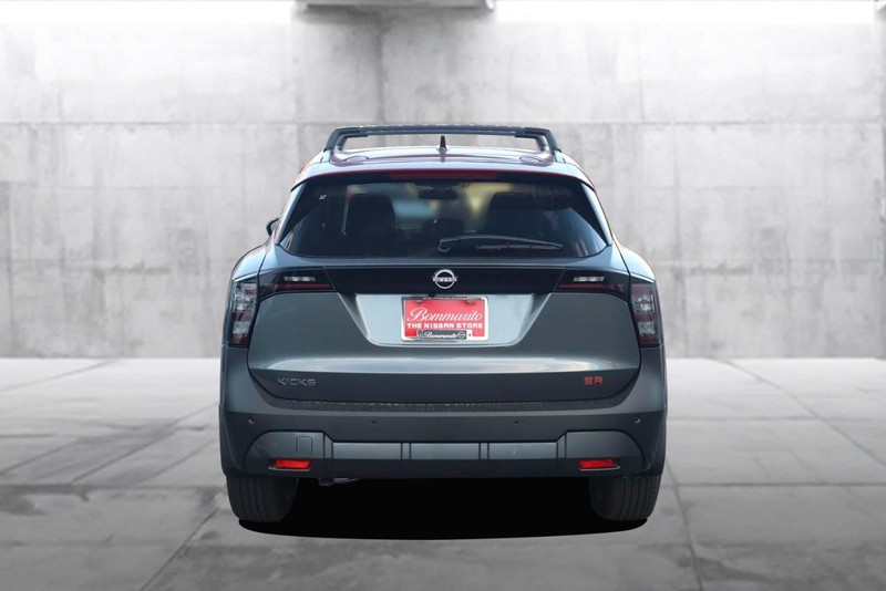 Nissan Kicks Vehicle Image 06