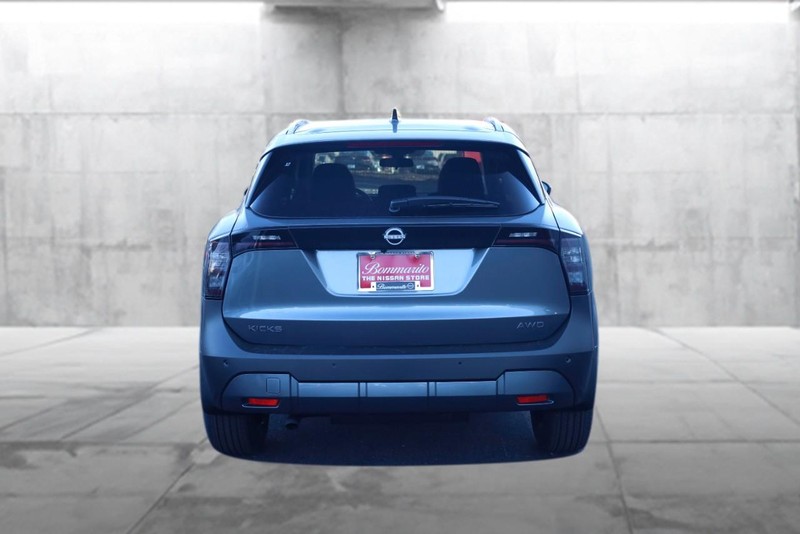 Nissan Kicks Vehicle Image 06