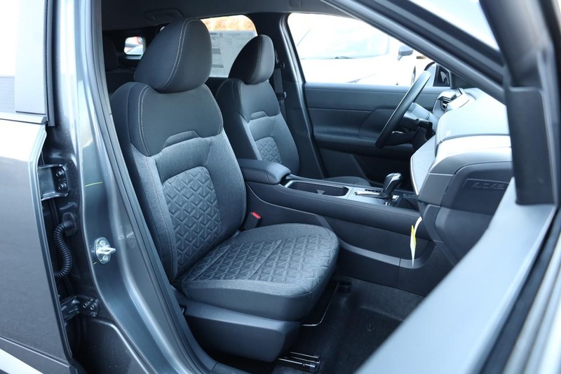 Nissan Kicks Vehicle Image 23