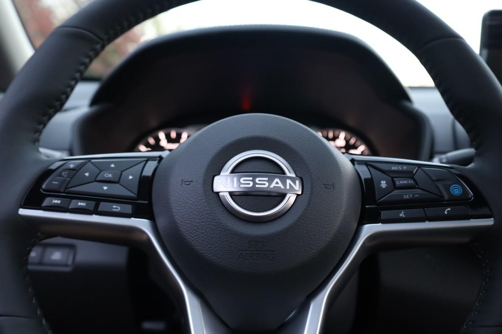 Nissan Altima Vehicle Image 10