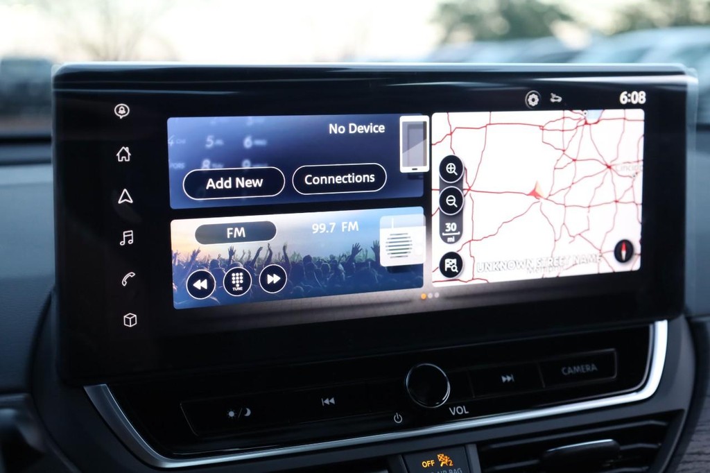 Nissan Altima Vehicle Image 12