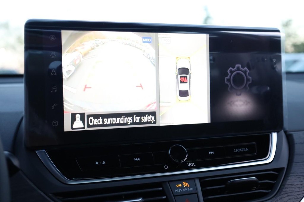 Nissan Altima Vehicle Image 14