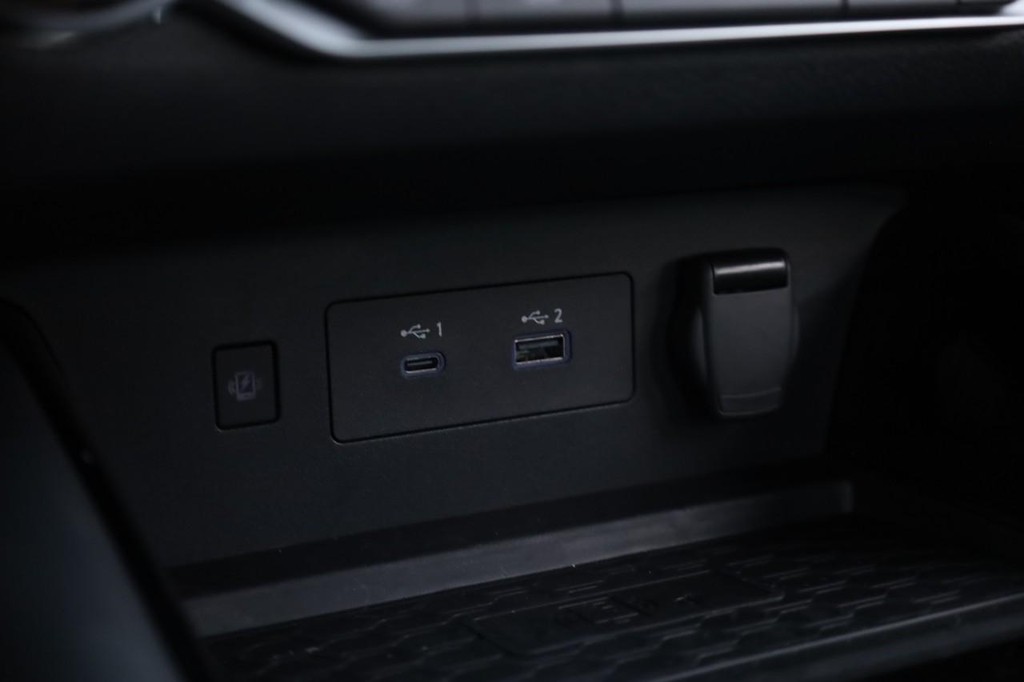 Nissan Altima Vehicle Image 16