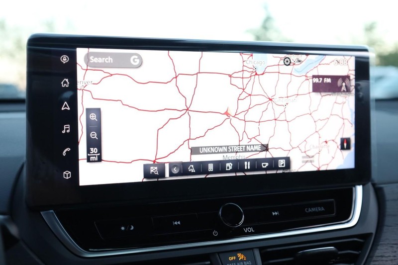 Nissan Altima Vehicle Full-screen Gallery Image 13