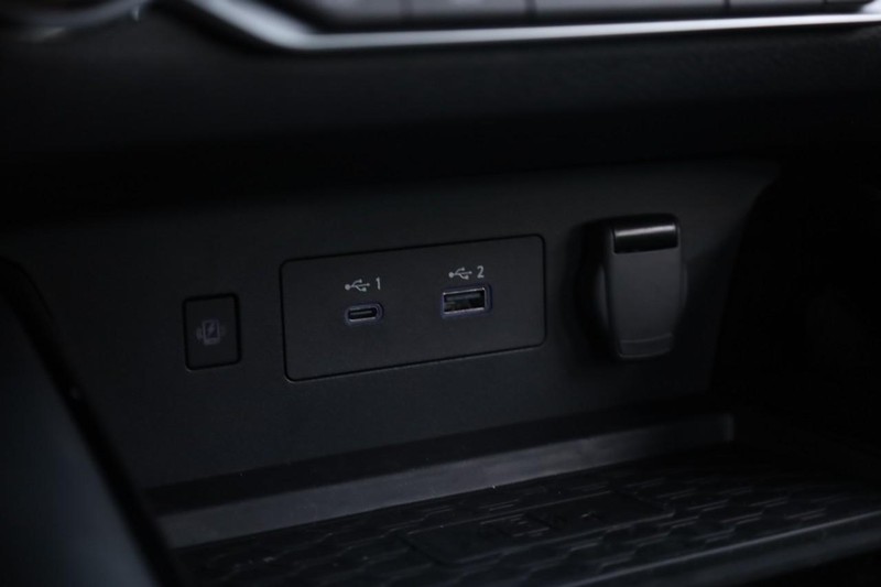 Nissan Altima Vehicle Full-screen Gallery Image 16