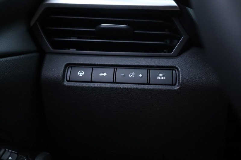 Nissan Altima Vehicle Full-screen Gallery Image 19