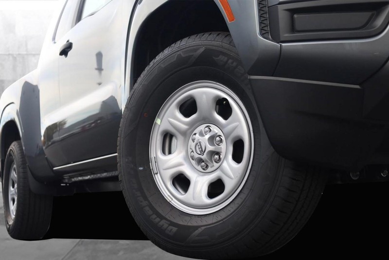 Nissan Frontier Vehicle Image 03