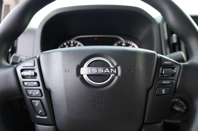 Nissan Frontier Vehicle Image 09