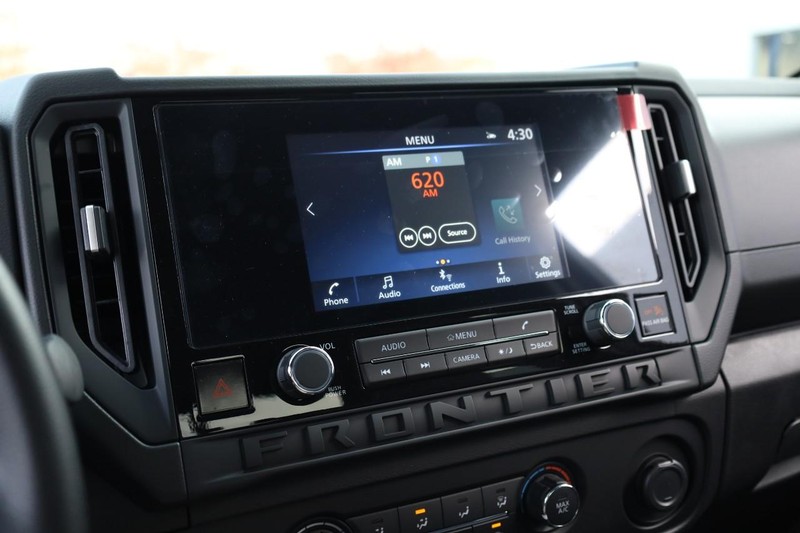 Nissan Frontier Vehicle Image 11