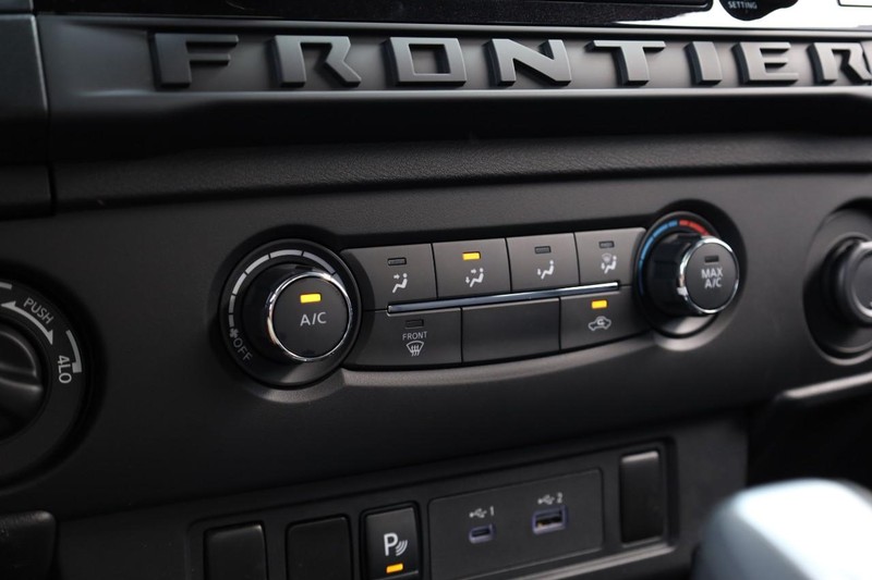 Nissan Frontier Vehicle Image 13