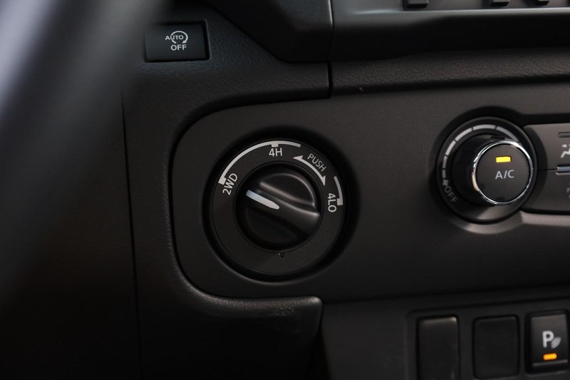 Nissan Frontier Vehicle Image 14