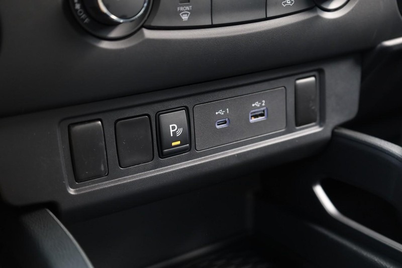 Nissan Frontier Vehicle Image 15