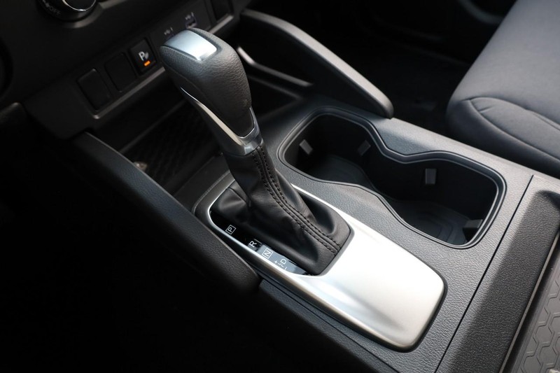 Nissan Frontier Vehicle Image 16