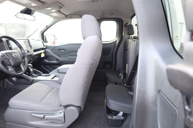 Nissan Frontier Vehicle Image 21